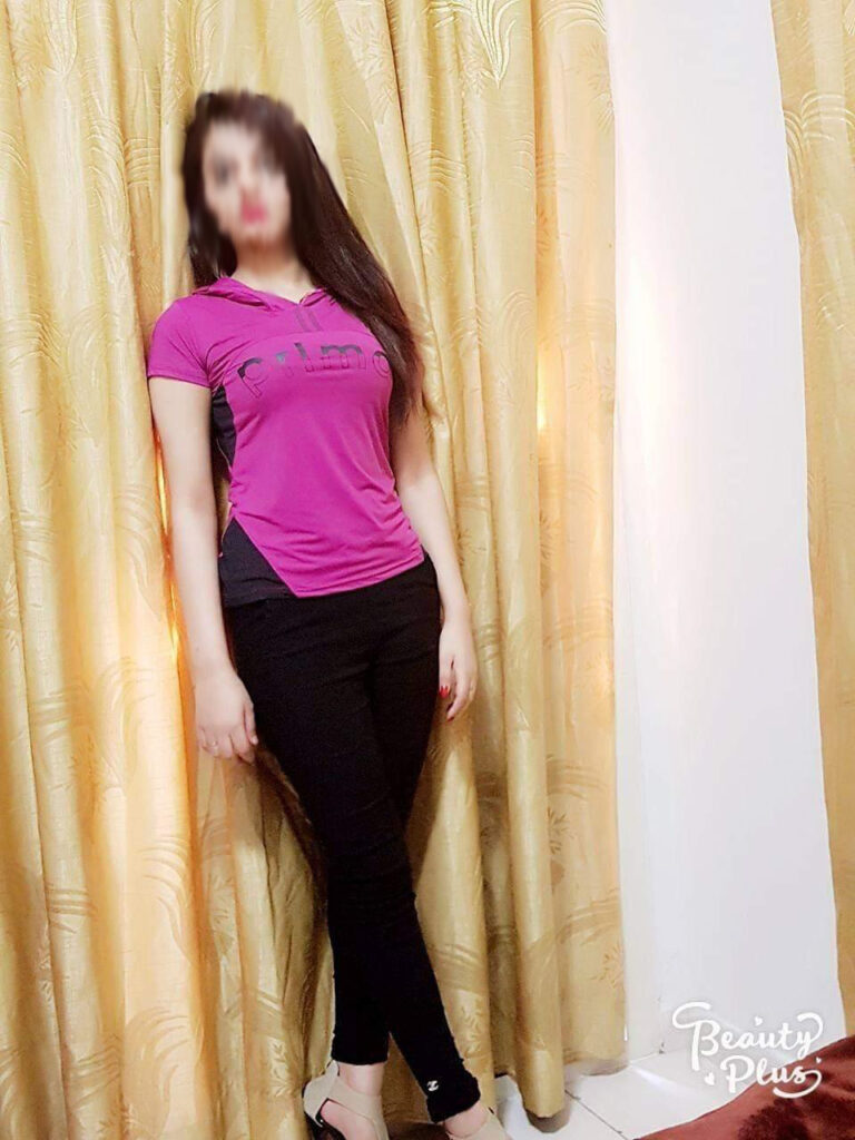 Escort girls in Karol Bagh